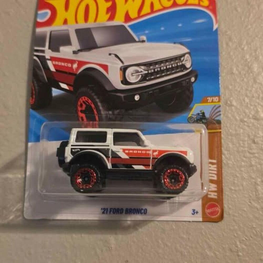 Hot Wheels '21 Ford Bronco HW Dirt White Red Graphics Die Cast Toy Car
